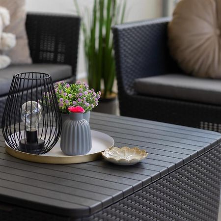 Deluxe Apartment Wronia 45 With Ac, Parking & Balcony By Renters Prestige Warschau Exterior foto